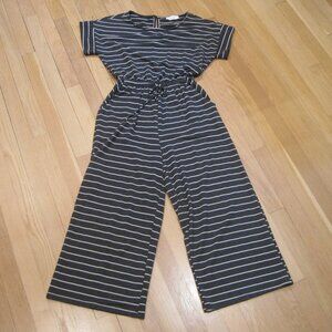 Gilli Short Sleeve Wide Leg Jumpsuit Size S Grey White Stripes Lounge Chic